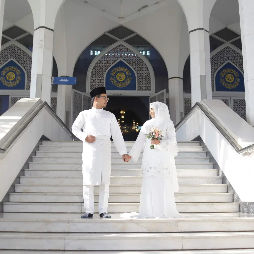 An image of a muslim couple following their online nikkah.